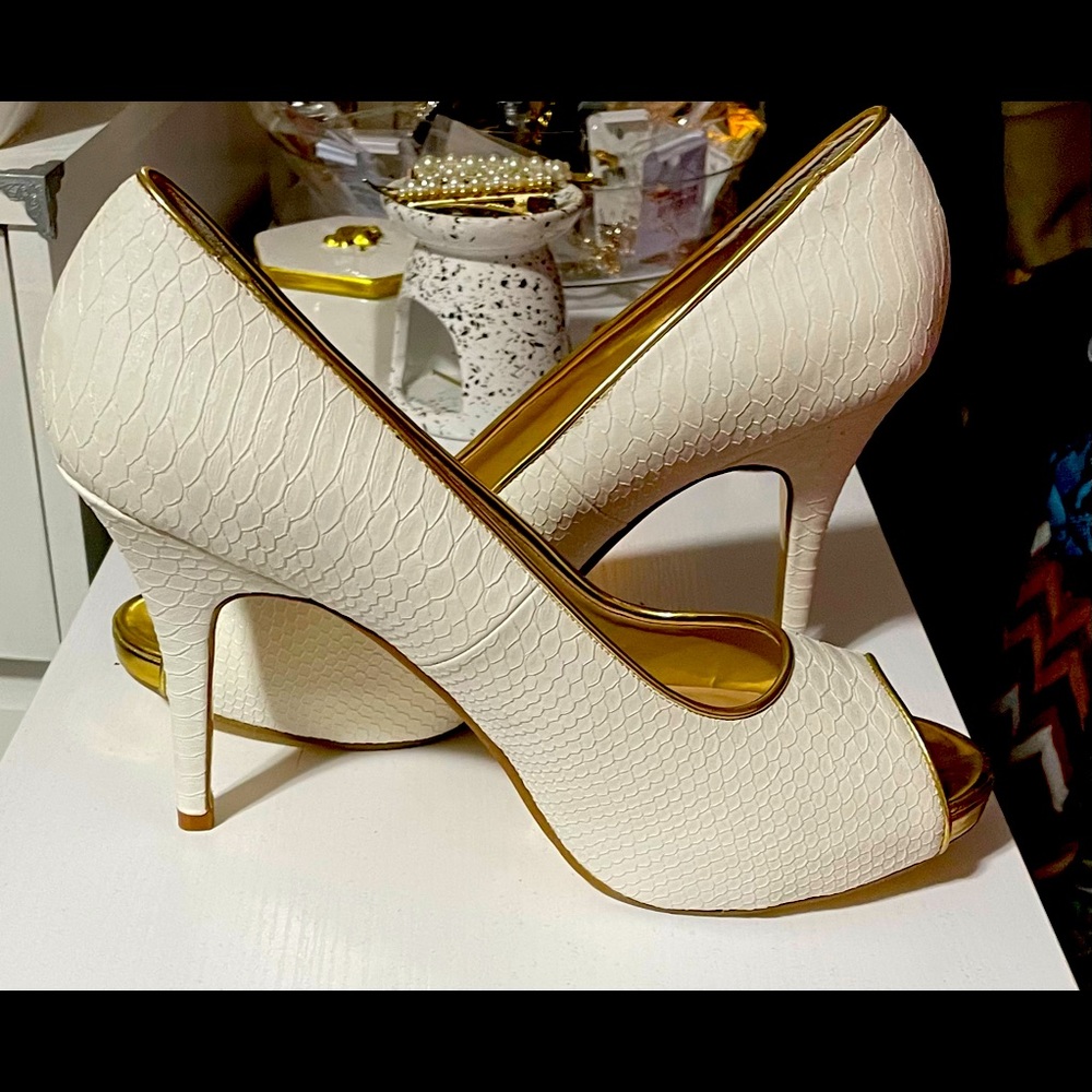 Size 11 Thalia Sodi White & Gold Shoes - NEVER WORN